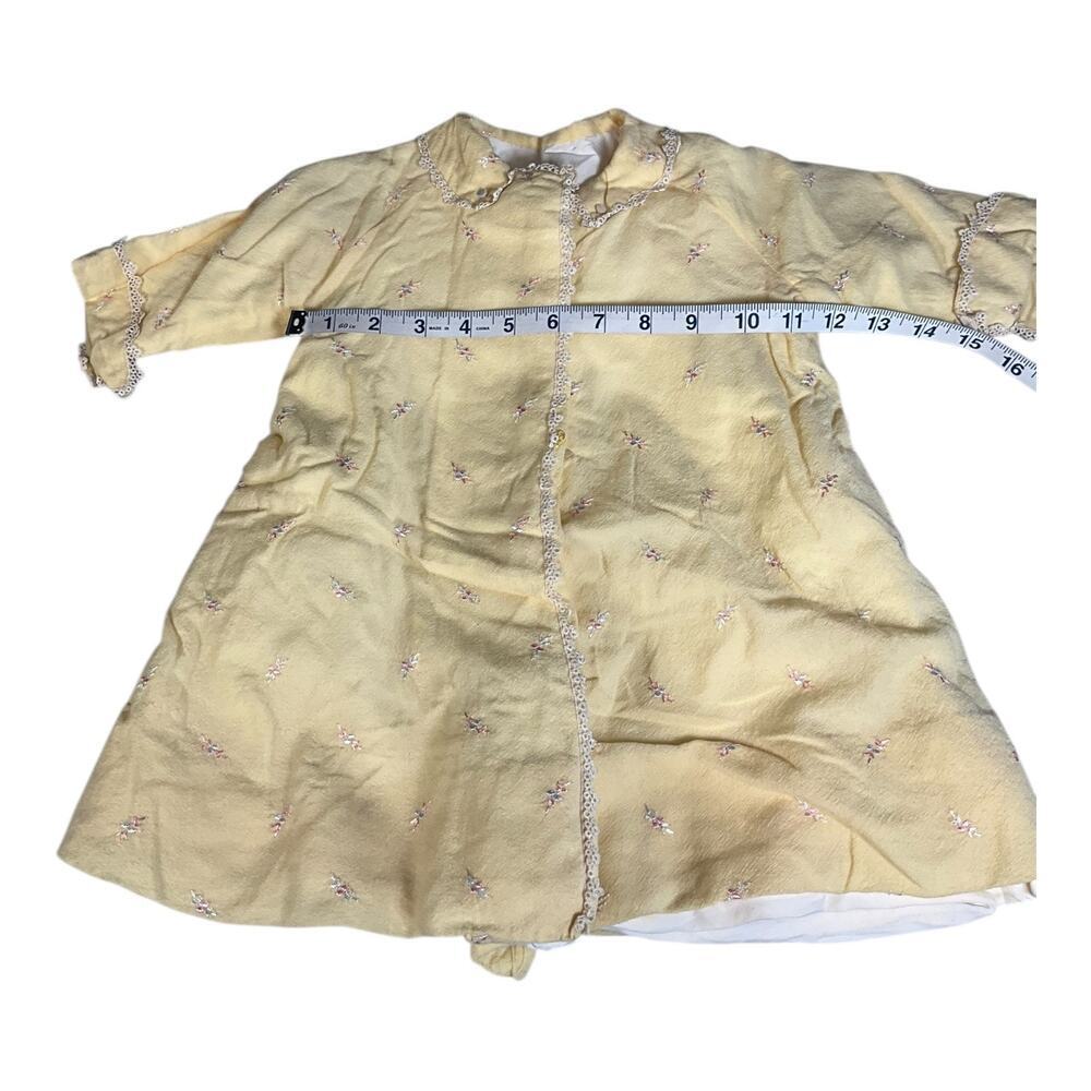 VINTAGE CANARY YELLOW BABY ROBE RARE FLORAL DETAIL NO BRAND EXCELLENT CONDITION - Picture 7 of 8